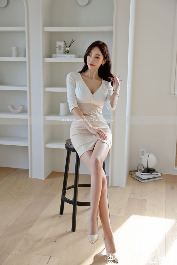 时尚搭配|女神孙允珠的时尚搭配：浅粉调和经典酸甜奶昔半袖裙