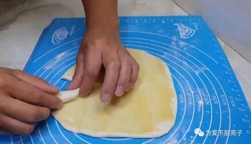 烙饼这样做才好吃,开水一烫,张张柔软又劲道,比手抓饼还好吃