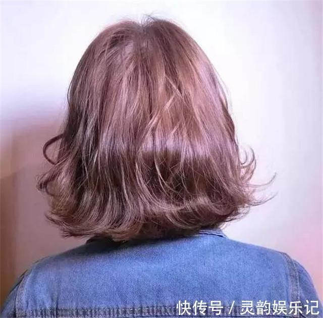 弧度 到了40岁的“家庭妇女”，有白发的剪这些发型，时髦减龄又气质