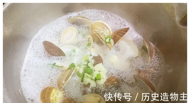 干烧蛤蜊|立秋了,蛤蜊学会这样做,鲜美又营养,我天天做,每次上桌都吃光