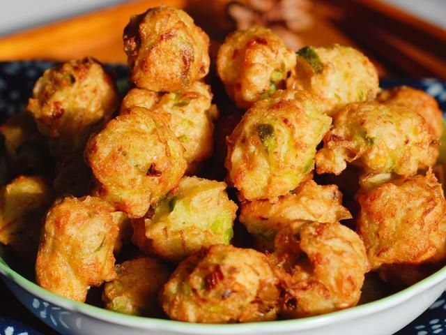 萝卜丸子|茼蒿新吃法，不炒不凉拌，出锅金黄酥脆，清香软嫩，入味有嚼劲