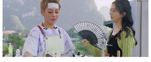 李雪三|最新一期《中餐廳》迎來(lái)了趙麗穎和張碧晨，兩人罕見(jiàn)同框