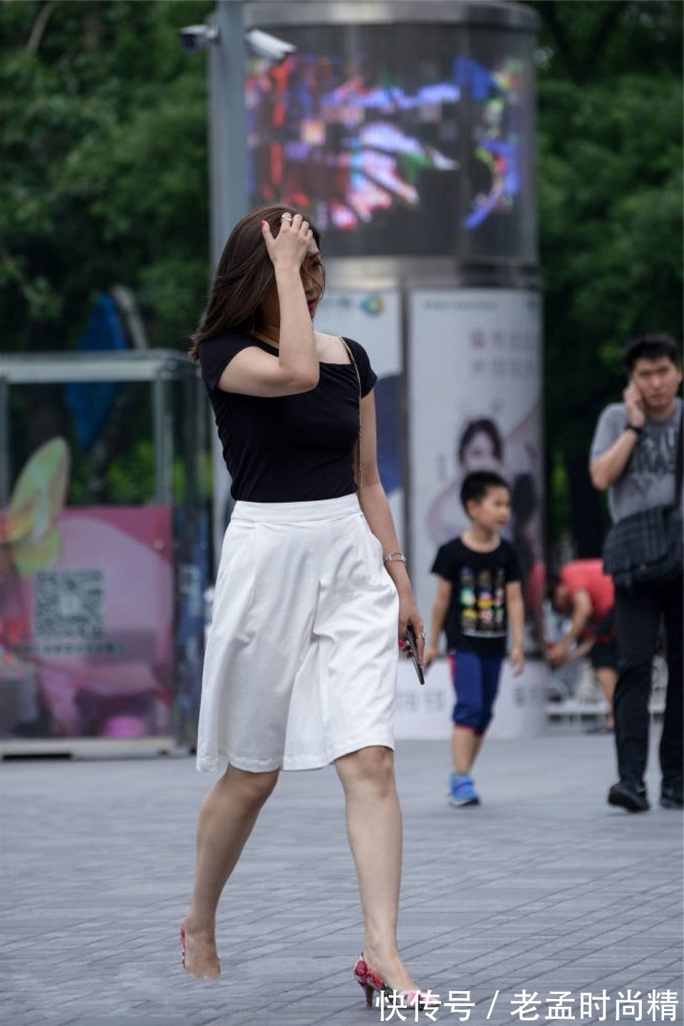 搭配 路人街拍,搭配连体牛仔短裤,俏皮可爱又时髦