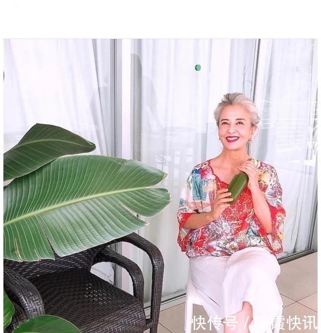 减龄 60岁左右的女人,过年别再烫“大妈卷”!四款减龄发型,更好看