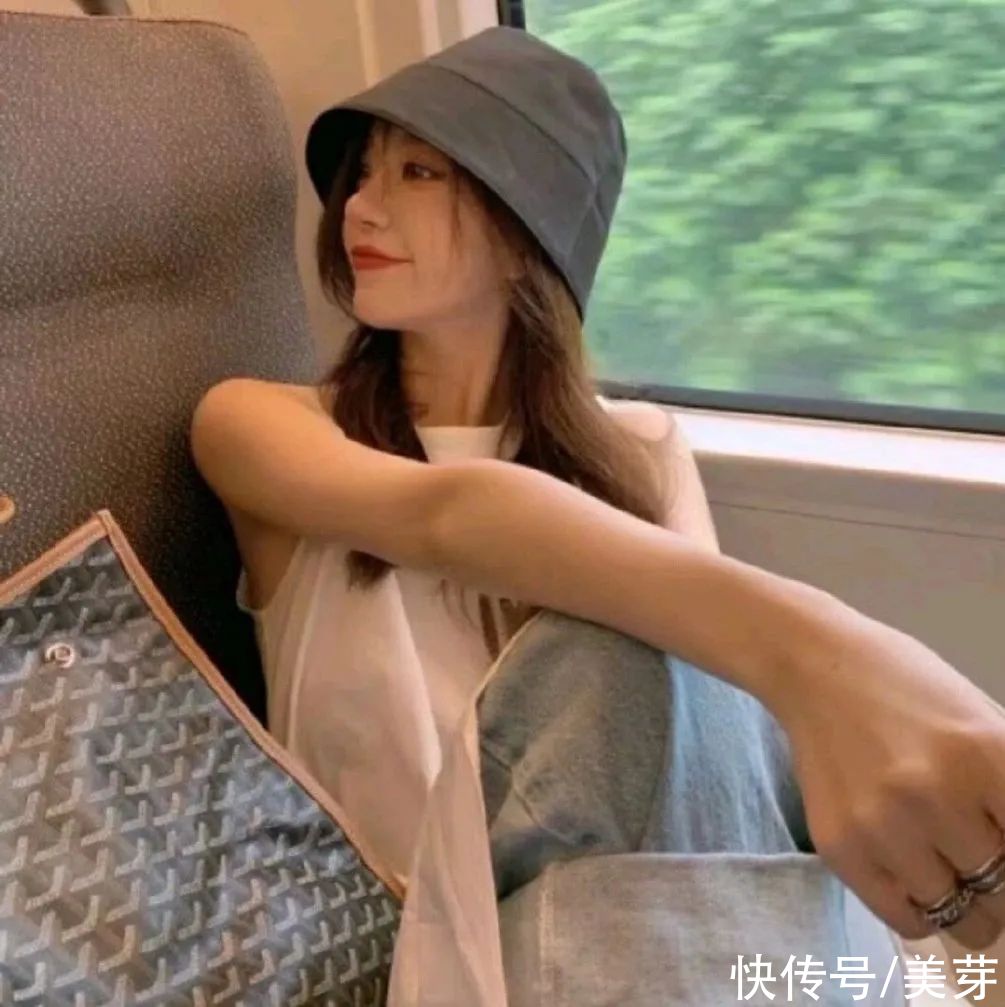 今年的七月是夏日迟迟 树影流动|今日头像 | 树影