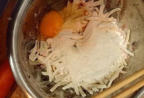 土豆丝鸡蛋饼|土豆丝鸡蛋饼,金黄的颜色和酥脆的味道,这是一个标准的早餐