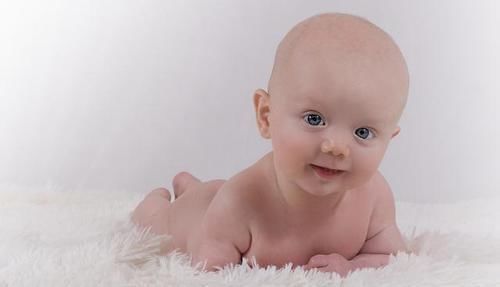 发育|宝宝出生后的“第一年”,有5个发育关键期,宝爸宝妈们别错过了