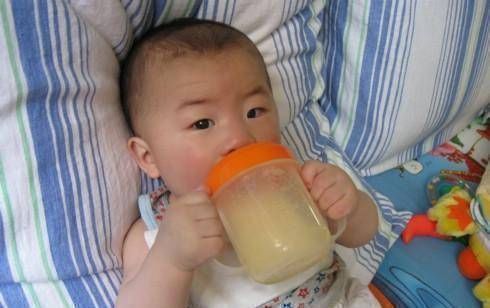 家长|喝一次等于吃3个塑料袋,很多家长都还在给孩子喝,医生无知