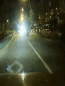 |搞笑GIF:从那一刻我就知道你并不是来买车的!