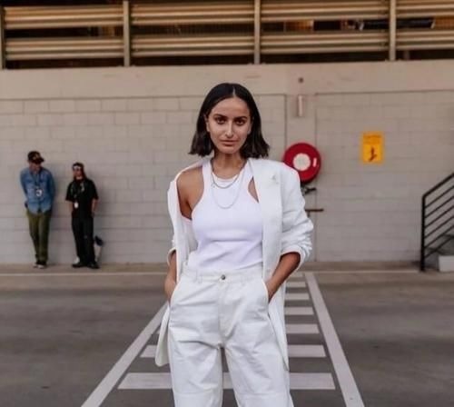 肤色 会配色才显白!给“黑黄皮”女生的穿搭建议:深色不碰,浅色相吸