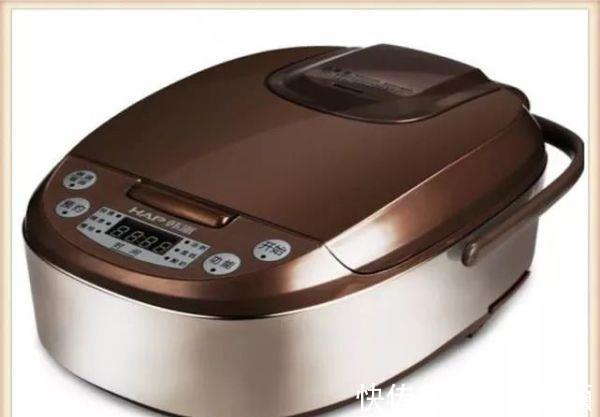 电饭煲又脏又发黄,1个笨方法不用一滴水,和新的一样,省时省力