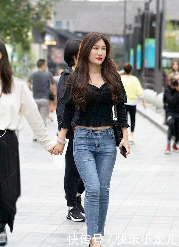 紧身|牛仔裤紧身的才是最美的,展现时尚潇洒的气质!