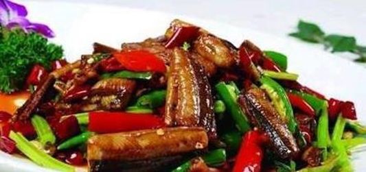 四季豆|美食推荐：红烧牛肉土豆，蚝油丝瓜，干煸四季豆，五香鳝段的做法