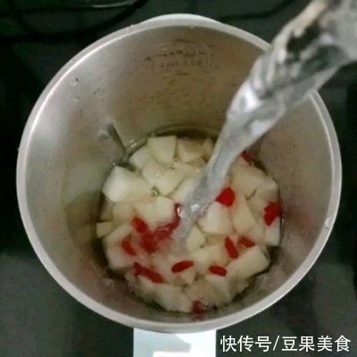 日常|#我的养生日常-远离秋燥#川贝枸杞雪梨汤