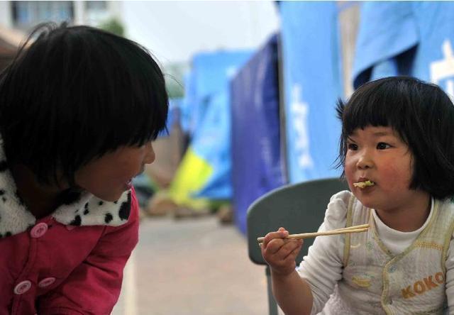 冬冬|吃1次等于吃6个塑料袋,5岁男娃一年没长个,全因3种“毒早餐”