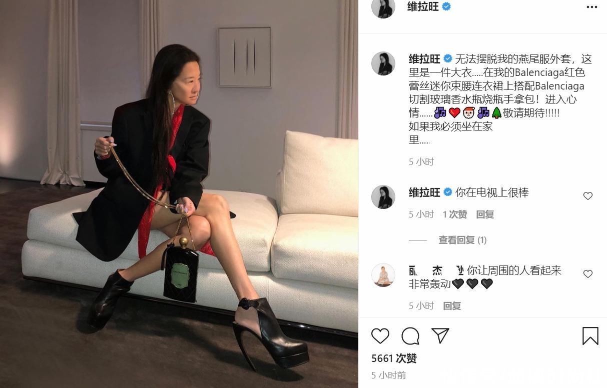 71岁婚纱女王瘦得令人心疼！冻龄身材不像奶奶，穿长袜秀少女腿