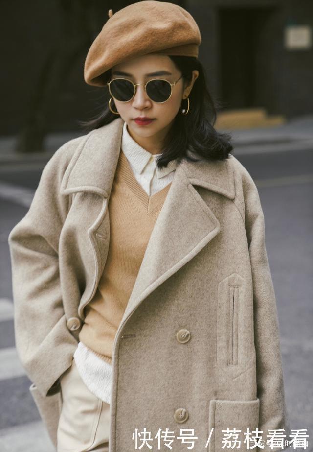 入秋该穿针织衫了,分享4组三木的经典搭配,照着穿想不时髦都难