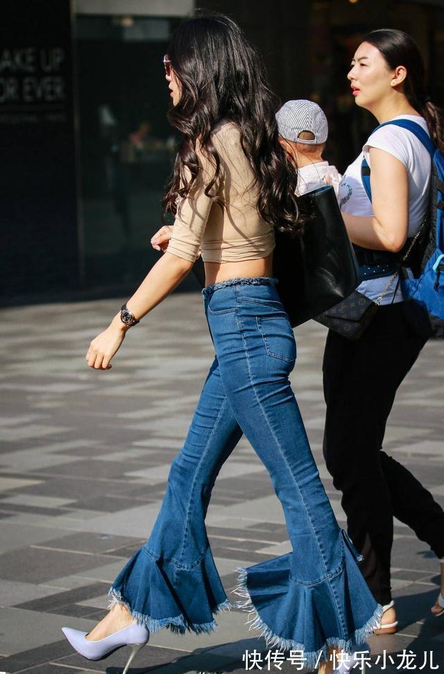 穿搭 展现个性的打底裤穿搭青春感十足,彰显民国名媛风采,引人注目