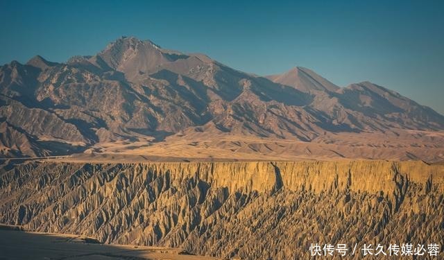 中年|新疆重新开放,国内秋季颜值巅峰全在这条线上,国庆自驾正合适!