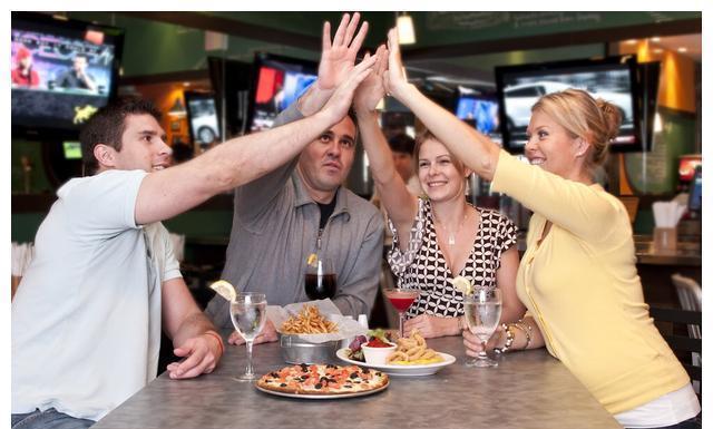 幼儿园|幼儿园孩子的家长经常问这样一个问题,给老师送礼,送什么好呢?