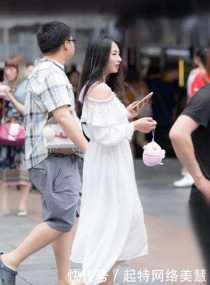 打扮|墨镜美女出街一身黑色打扮,长得美还低调什么?