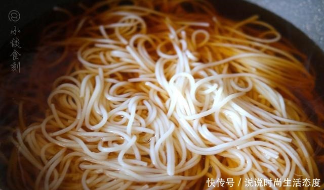 吃了几十年米粉，就爱这做法，煮一煮就出锅，比面条要好吃多了