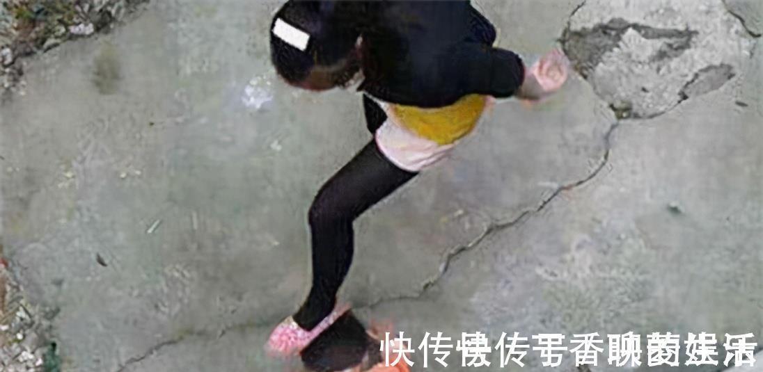 丽丽|家长情绪失控到底多可怕?4岁女孩拉裤子,妈妈一时气愤猛踹一脚