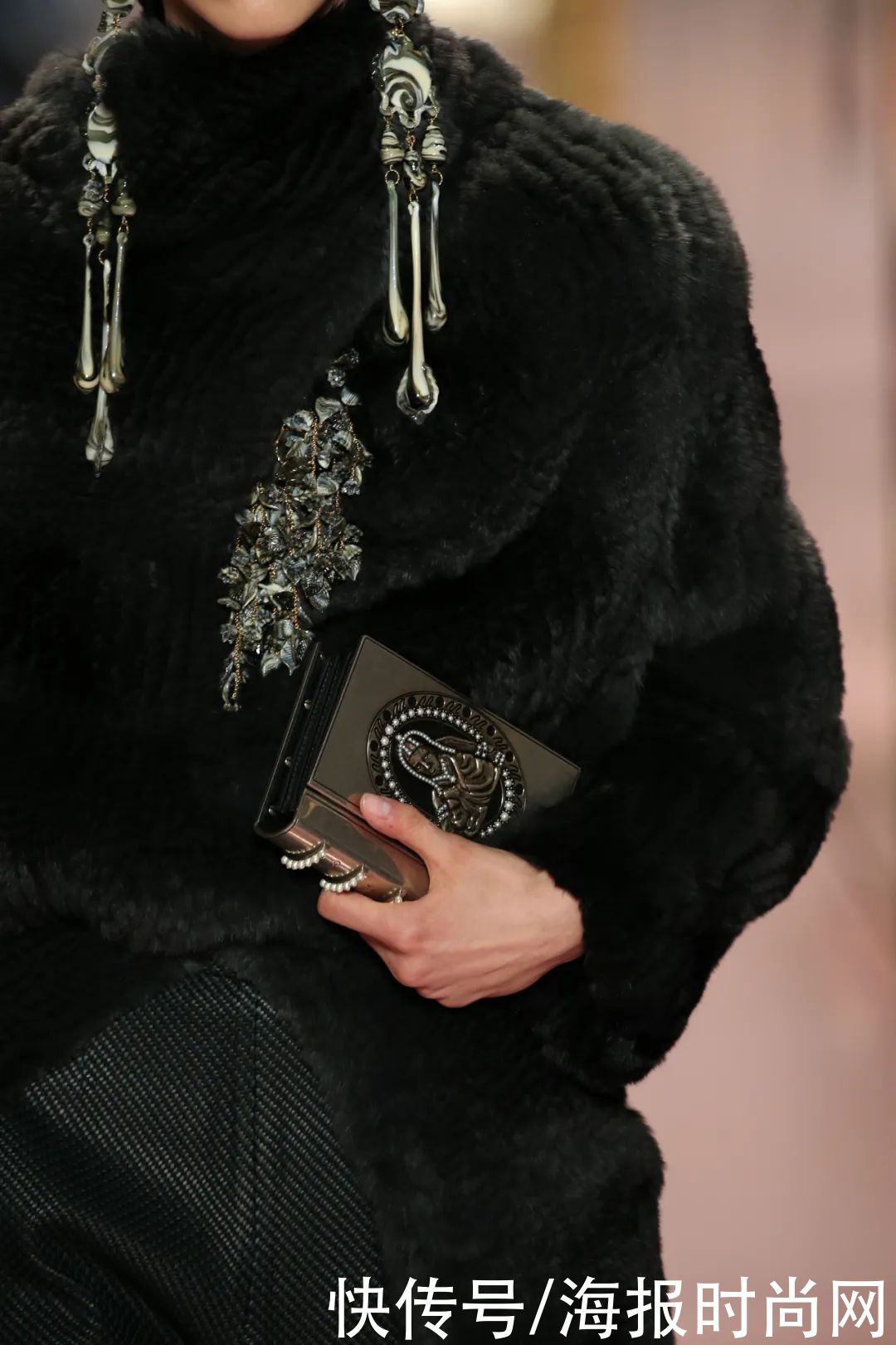 高定周｜打开FENDI这本，关于家人、关于爱的浪漫手册