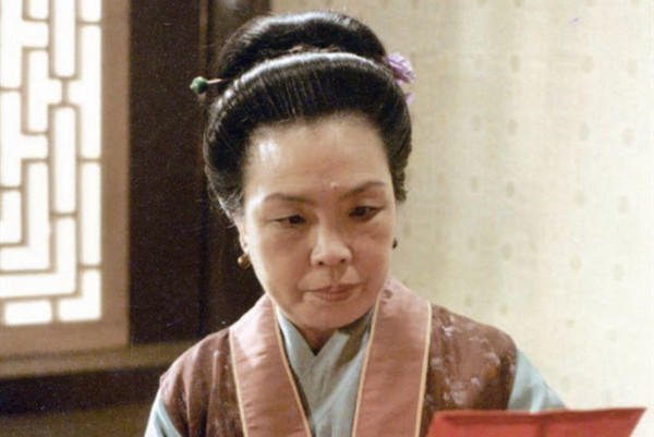 黛玉$贾家3春,为何只有探春违背王夫人搜查令?关灯开门:暗中有只眼