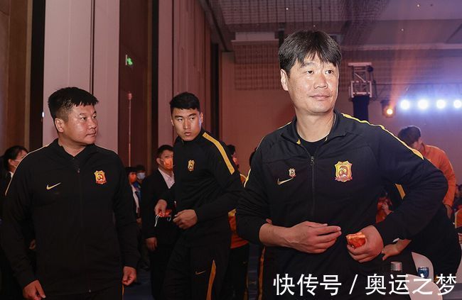 邵佳一|中国足球江湖是人情世故?6大国脚未签合同!李霄鹏拒绝春节添堵