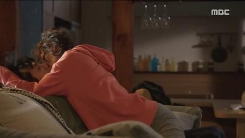 洪班长|《海岸村》金宣虎7吻戏都被亲!喝醉被申敏儿亲&路边被文佳煐亲