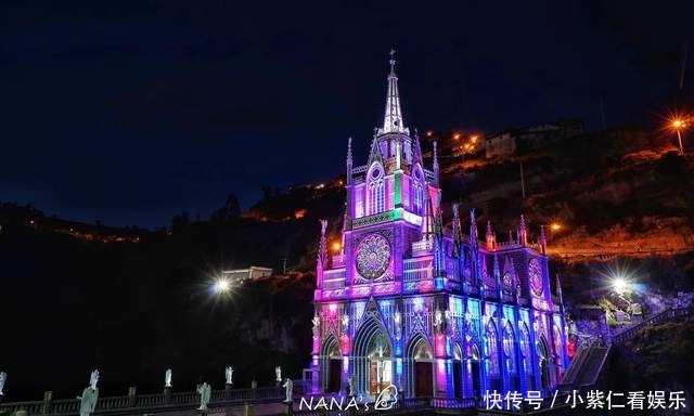 深藏在峡谷间的神秘教堂，震撼且夜景绝美，就在哥伦比亚边境小镇