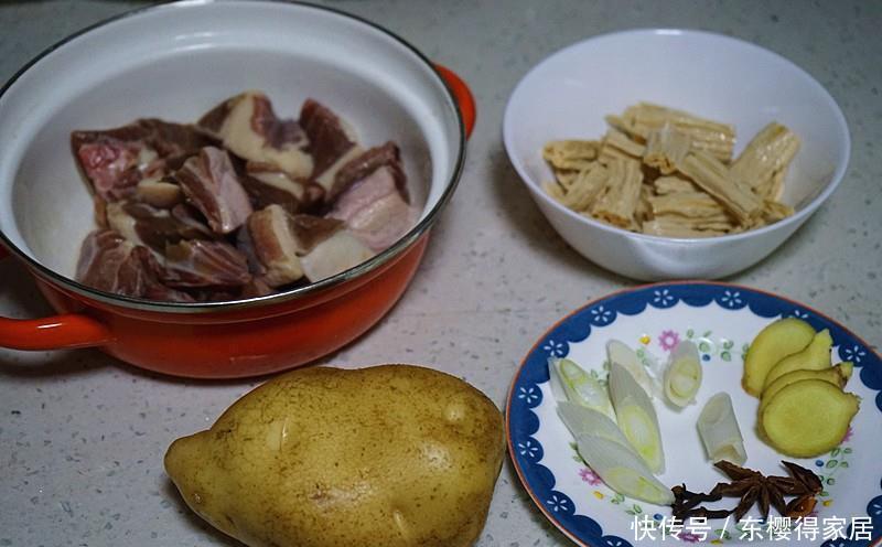 这两样食材搭配味道很赞，闻起来香，吃起来更香