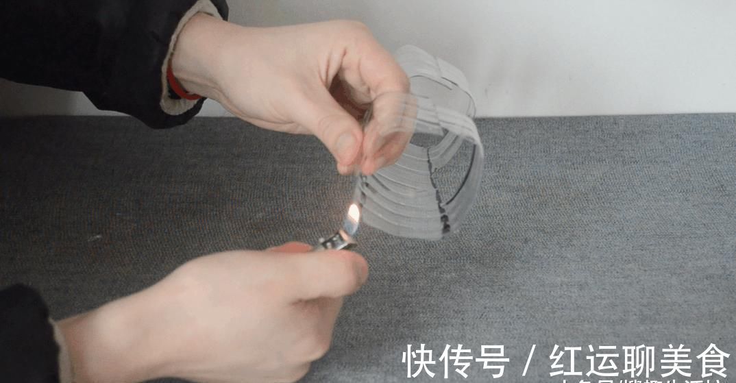 塑料瓶|才知道窗帘旁放个塑料瓶的好处, 真是太实用了, 家家户户都用得到