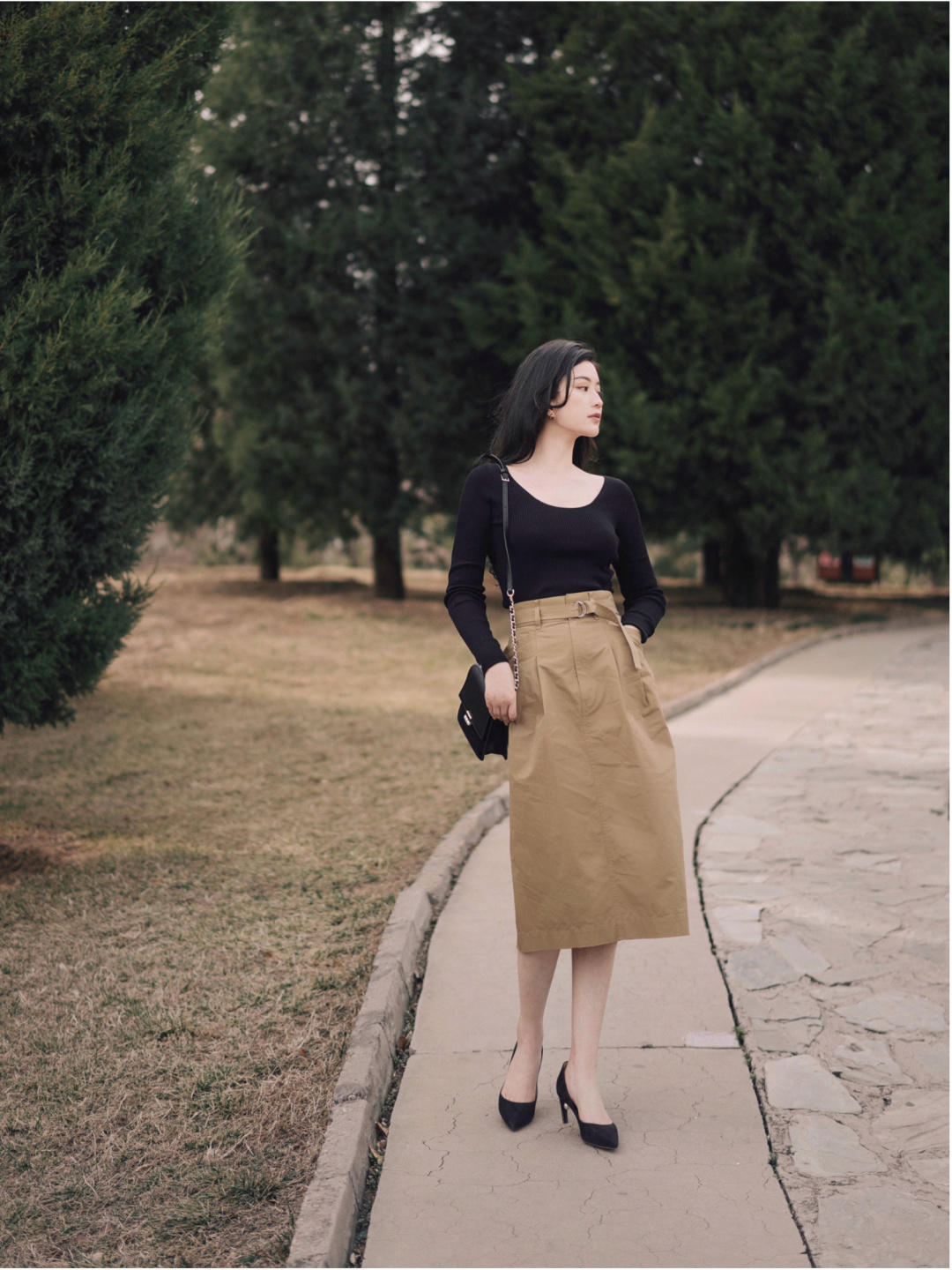 半身裙|职场法式穿搭指南,大u领针织衫+半身裙,穿起来气质又性感
