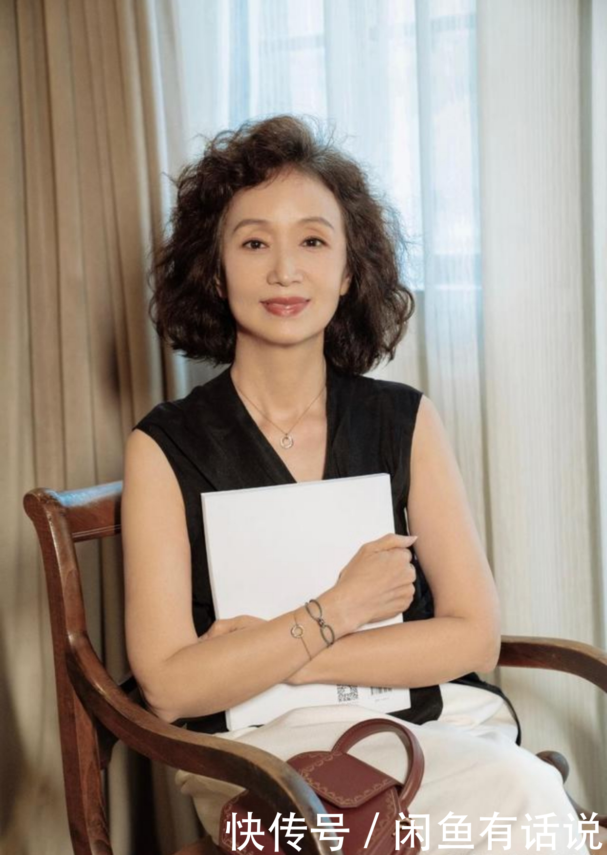 时髦|三木妈妈老得时髦,简约穿搭却有“高级感”,60岁女人该有的样子