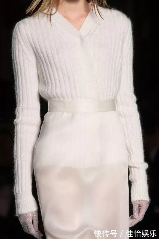 秧秧 毛衣买什么色更百搭这5个颜色超经典，秋冬搭配好轻松