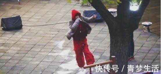 《奔跑吧9》陣容強(qiáng)大宋祖兒變村姑!baby小紅帽造型驚艷