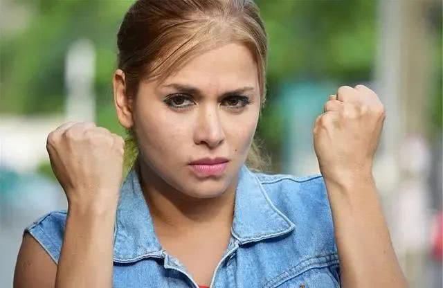 睡眠时间|高血压患者，除了少吃盐，2事也要少做，若能忍住，血压慢慢平稳