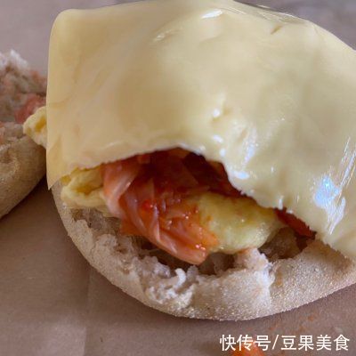 快手|#巨下饭的家常菜#快手早餐汉堡你这么做，保证最正宗