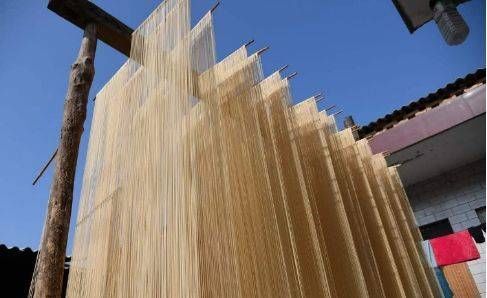 超市买挂面,看到这“3个字”,立马放回去,白送都不能要