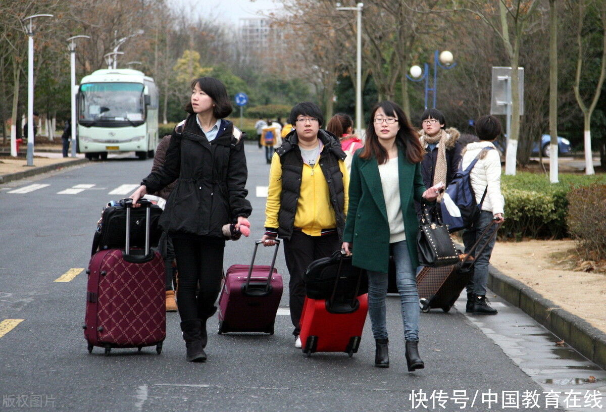 武汉100万大学生分批离校 新学期2月下旬至3月上旬开学