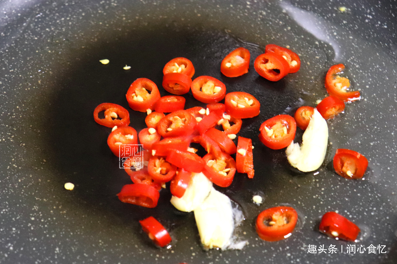 step|骨质疏松最怕此菜,硒含量仅次灵芝,老人要常吃,骨骼强健身体棒