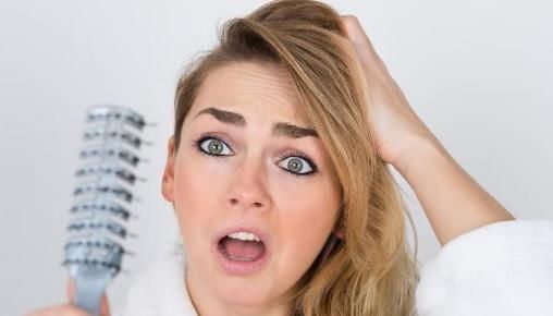 头发|何时洗头最佳?早上还是晚上?很多人多做错了,难怪头发一掉一把