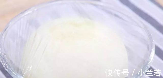 馒头|别只会做馒头,教你个新做法!既当早餐又当零食,好吃得不像话