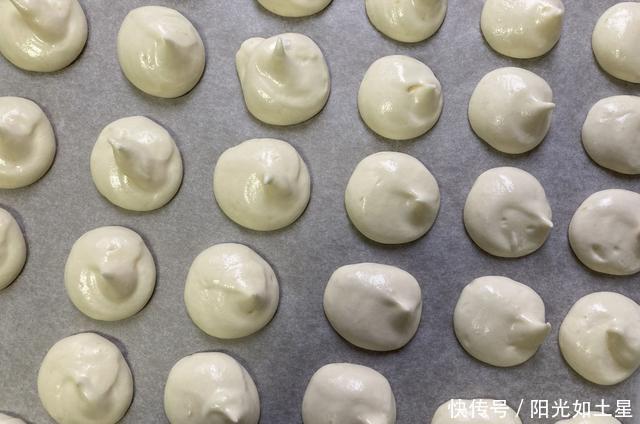 鸡蛋|二个鸡蛋一勺面粉这样做,香软酥脆,入口即化,一口一个真过瘾