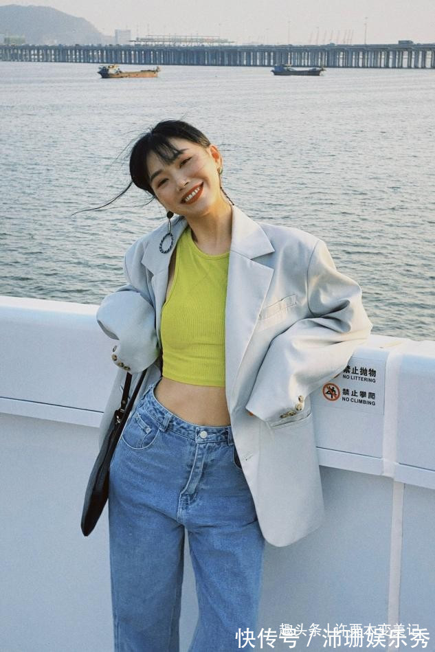 饱和度 女人不管年纪多大,买短袖要记住这三不要,俗气廉价,谁穿谁丑!