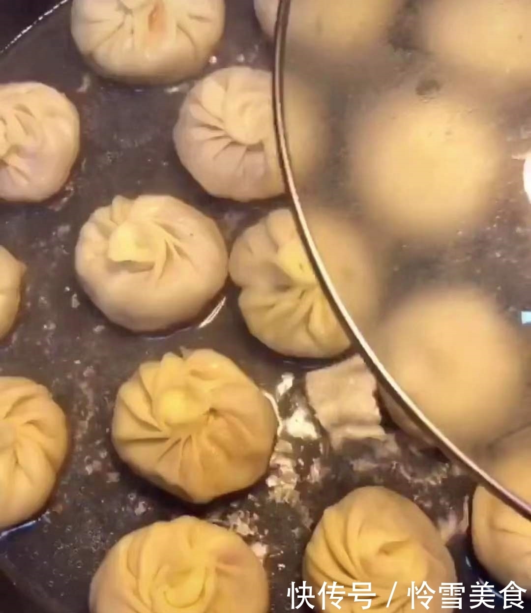 包子|家庭版水煎包:做法简单又好吃,比蒸出来的包子好吃多了~