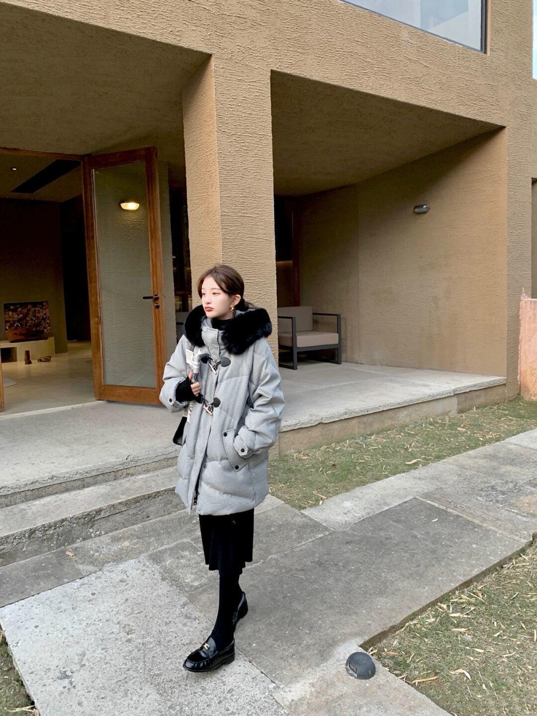 博主|“毛领羽绒服”才是最保暖的单品,软糯温柔又舒适,美得高级