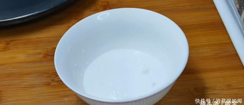 春节后,吃不完的香肠别放冰箱,分享2个小窍门,放一年都新鲜